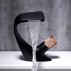 Vòi Lavabo vòm cung Đen Vàng LUSENTER (VLB25)